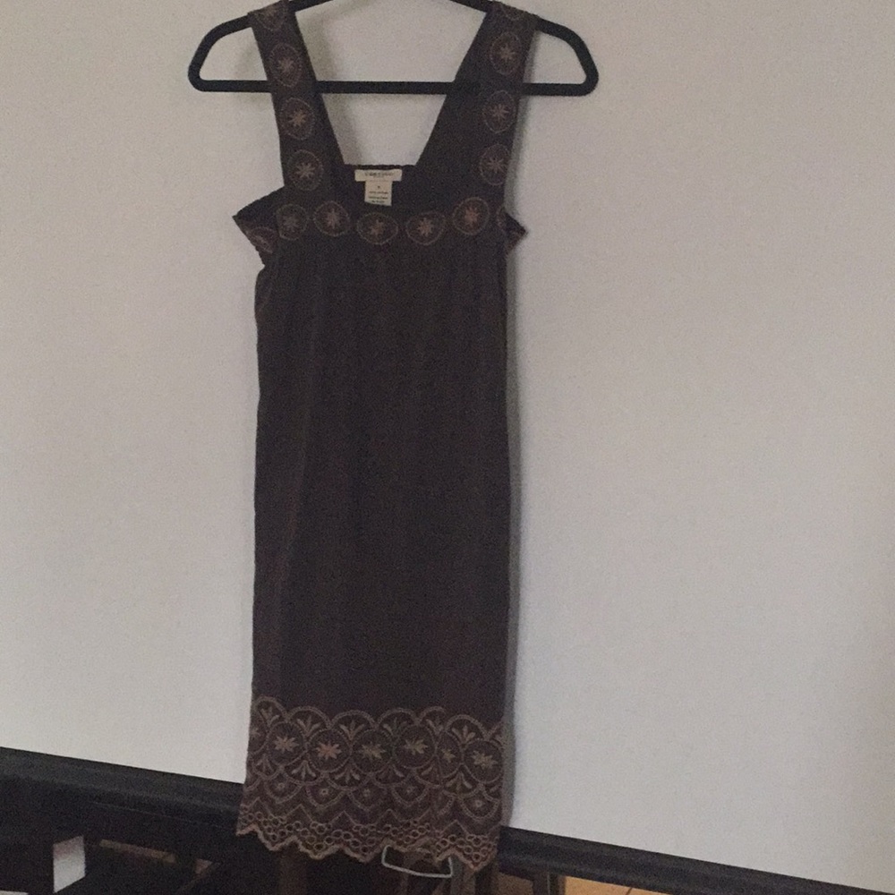 Vertigo Paris sleeveless 👗 embroidered w pockets